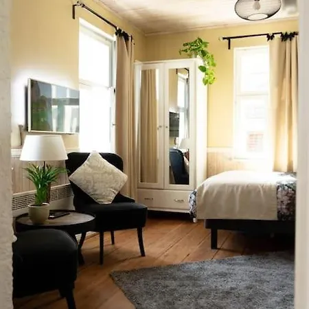 Garden Next To Telliskivi & Old Town تالين